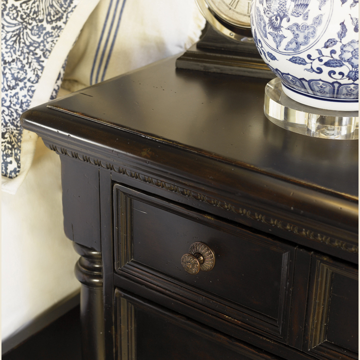 Фото Тумба прикроватная - стиль Колониальный - Для спальни - Купить в Интернет-магазине Фото Тумба прикроватная - стиль Колониальный - Для спальни - Купить в Интернет-магазине