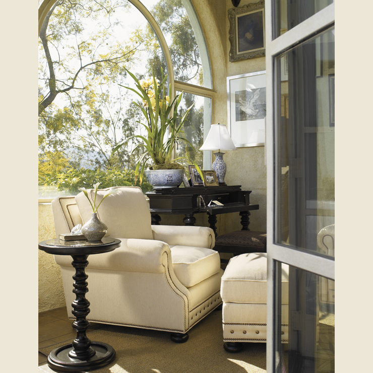 Фото Кресло обитое - стиль Колониальный - Для гостиной - удобное кресло производства США - Lexington - Kingstown - Купить в Интернет-магазине Фото Кресло обитое - стиль Колониальный - Для гостиной - удобное кресло производства США - Lexington - Kingstown - Купить в Интернет-магазине