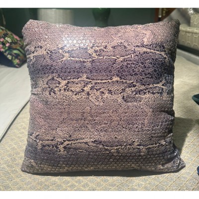 Фото Подушка декоративная - стиль Европейский - Фиолетовая - В наличии - Купить в Интернет-магазине