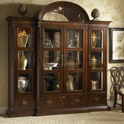 Фото Витрина широкая - стиль Американская классика - Для гостиной - Со стеклянными дверями - English Interiors - Hyde park - В наличии - Купить в Интернет-магазине