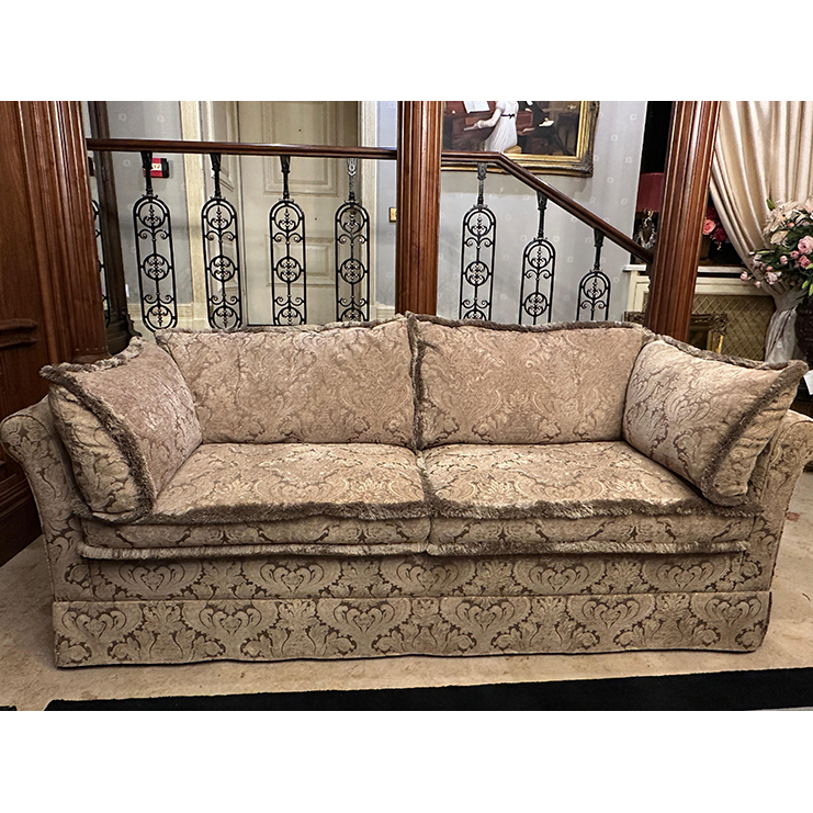 Фото Диван большой - стиль Английская классика - Для гостиной - В наличии - Купить в Интернет-магазине Фото Диван большой - стиль Английская классика - Для гостиной - В наличии - Купить в Интернет-магазине