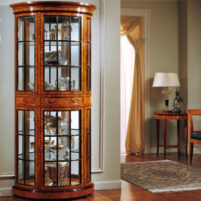 Фото Витрина узкая - стиль Английская классика - Для гостиной - Купить в Интернет-магазине