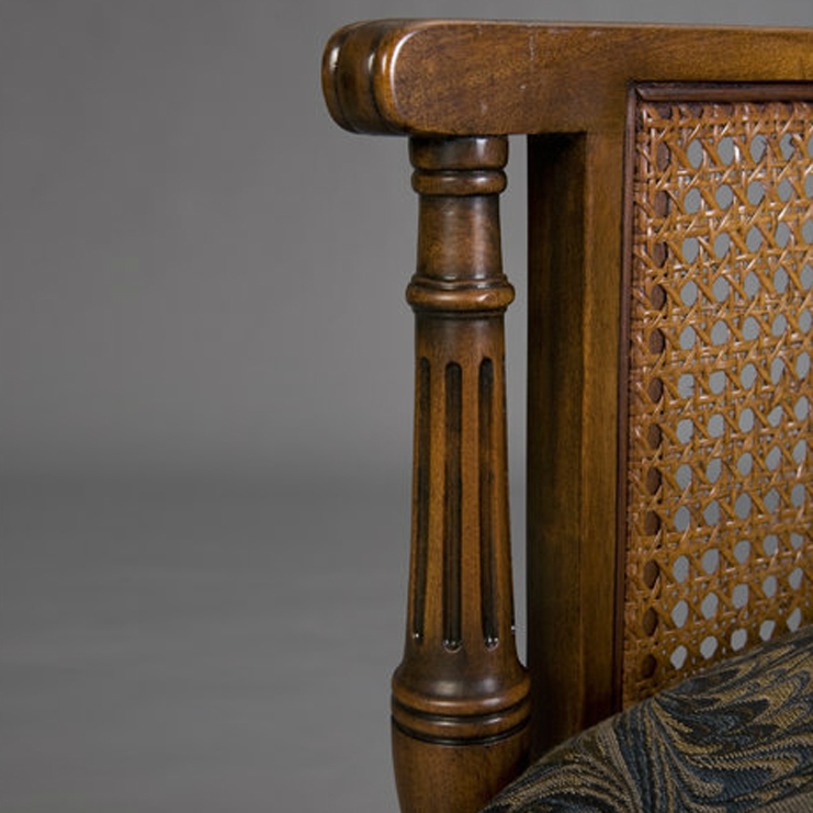 Фото Кресло на деревянной раме - стиль Английская классика - Для гостиной - Купить в Интернет-магазине Фото Кресло на деревянной раме - стиль Английская классика - Для гостиной - Купить в Интернет-магазине