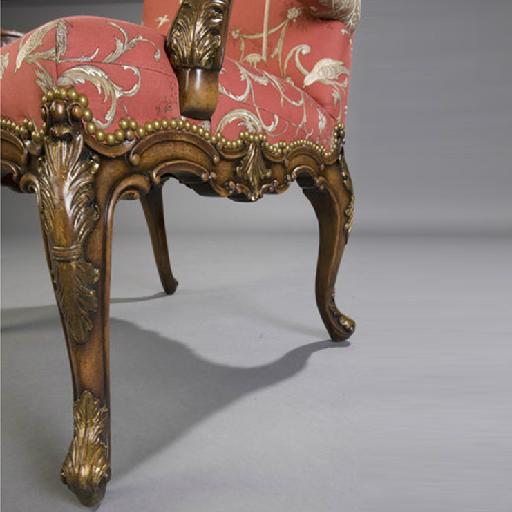 Фото Кресло на деревянной раме - стиль Английская классика - Для гостиной - Купить в Интернет-магазине