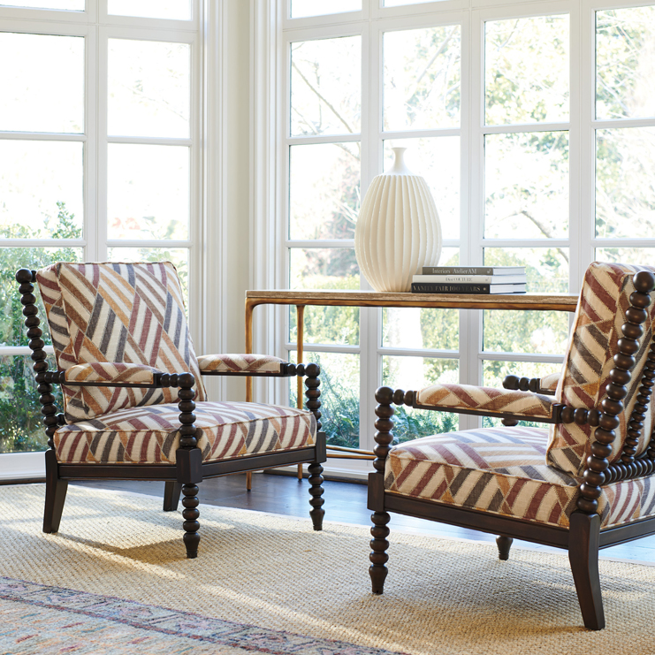 Фото Кресло на деревянной раме - стиль Современная классика - Для гостиной - Купить в Интернет-магазине