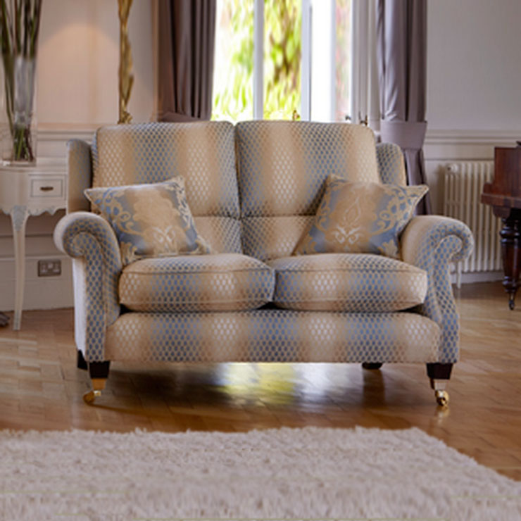 Фото Диван большой - стиль Английская классика - Для гостиной - Купить в Интернет-магазине Фото Диван большой - стиль Английская классика - Для гостиной - Купить в Интернет-магазине