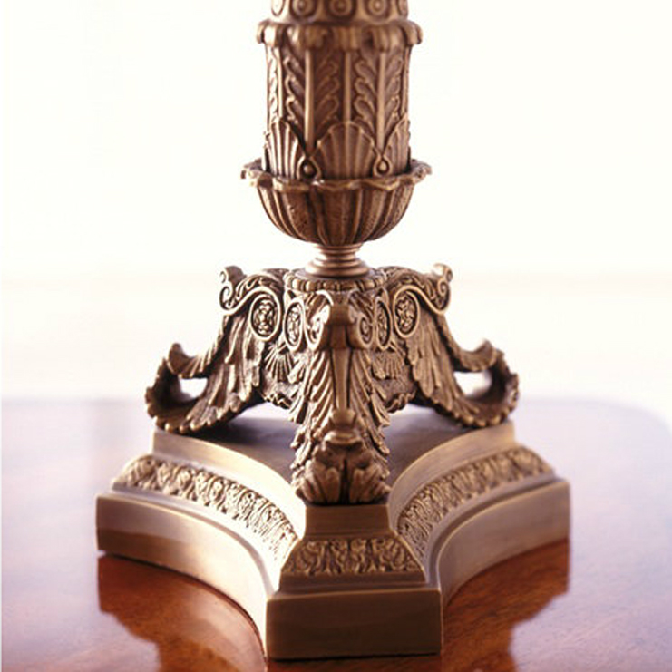 Фото Настольная лампа - стиль Английская классика - Металлическая - Купить в Интернет-магазине Фото Настольная лампа - стиль Английская классика - Металлическая - Купить в Интернет-магазине