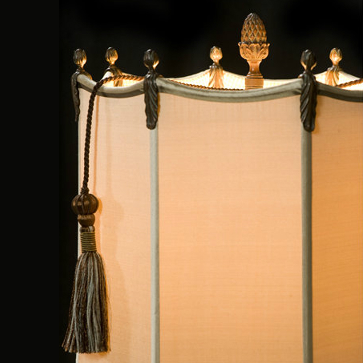 Фото Настольная лампа - стиль Английская классика - Деревянная - Купить в Интернет-магазине