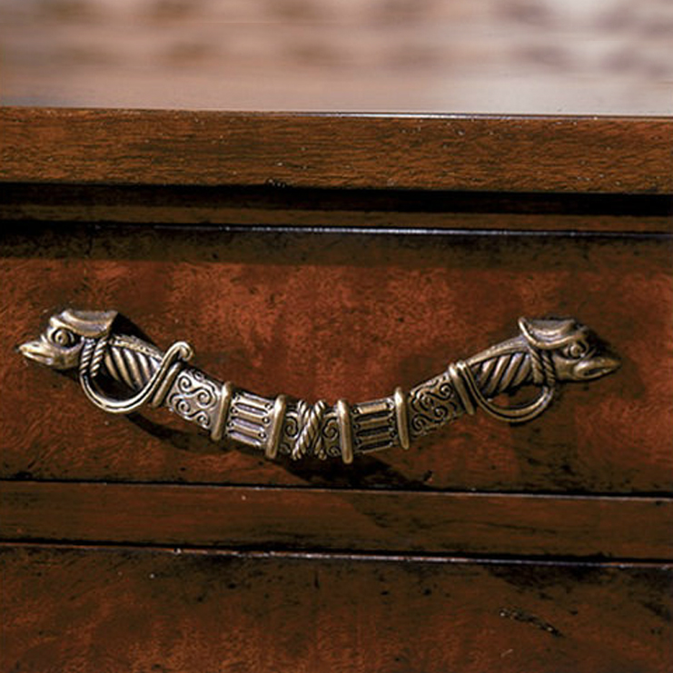 Фото Стол под лампу - стиль Английская классика - Для гостиной - Купить в Интернет-магазине