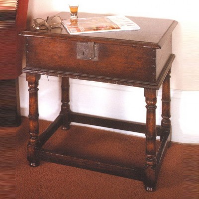 Фото Стол под лампу - стиль Тюдор и готика - Для спальни - Купить в Интернет-магазине