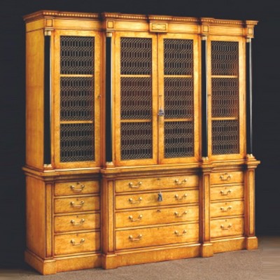 Фото Витрина широкая - стиль Русский дворцовый - Для гостиной - Со стеклянными дверями - Titchmarsh & Goodwin - Karelian Birch - Купить в Интернет-магазине