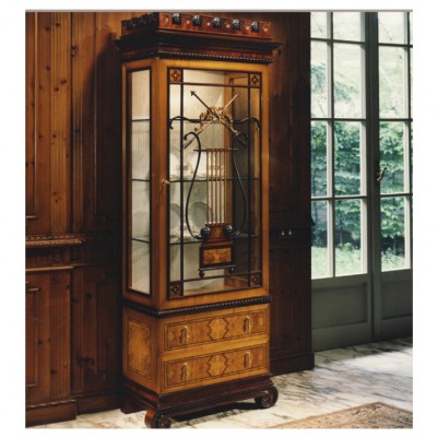 Фото Витрина узкая - стиль Английская классика - Для гостиной - Купить в Интернет-магазине