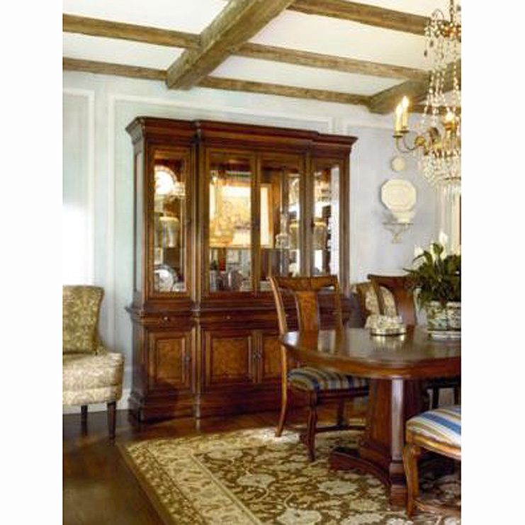 Фото Витрина широкая - стиль Американская классика - Для столовой - Со стеклянными дверями - Thomasville - Deschanel - В наличии - Купить в Интернет-магазине Фото Витрина широкая - стиль Американская классика - Для столовой - Со стеклянными дверями - Thomasville - Deschanel - В наличии - Купить в Интернет-магазине