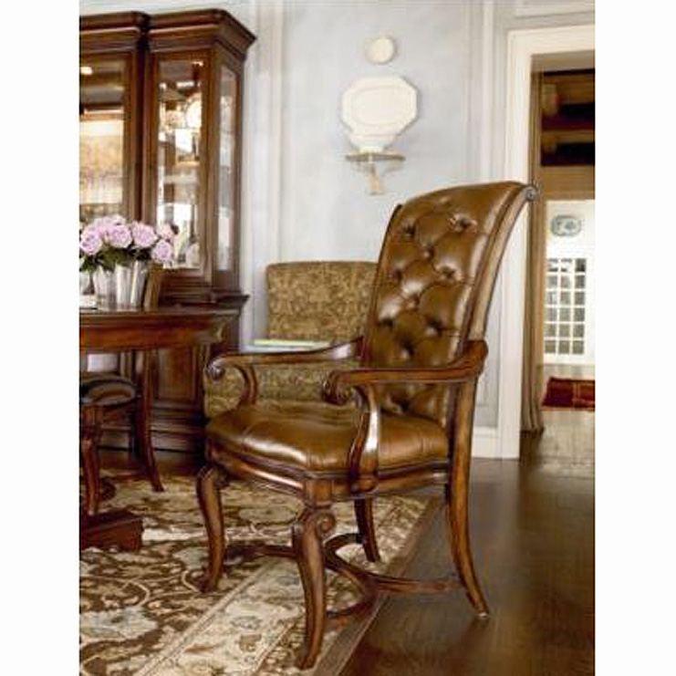 Фото Витрина широкая - стиль Американская классика - Для столовой - Со стеклянными дверями - Thomasville - Deschanel - В наличии - Купить в Интернет-магазине Фото Витрина широкая - стиль Американская классика - Для столовой - Со стеклянными дверями - Thomasville - Deschanel - В наличии - Купить в Интернет-магазине