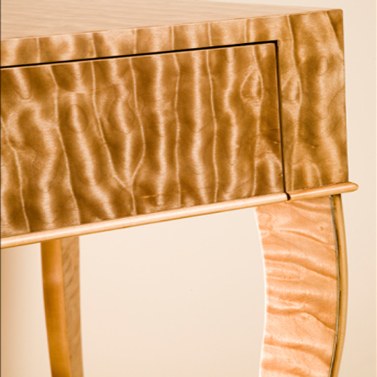 Фото Стол под лампу - стиль Английская классика - Для гостиной - Купить в Интернет-магазине