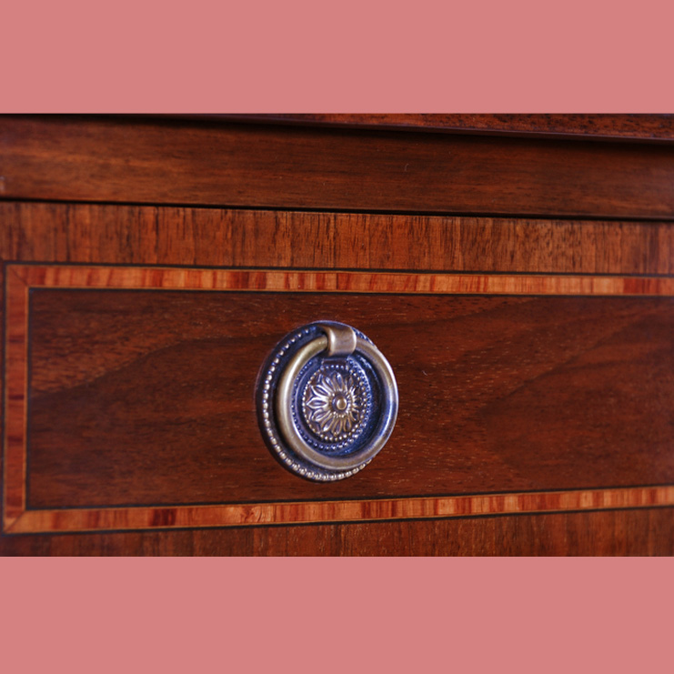 Фото Комод/буфет широкий - стиль Английская классика - Для гостиной - Купить в Интернет-магазине Фото Комод/буфет широкий - стиль Английская классика - Для гостиной - Купить в Интернет-магазине