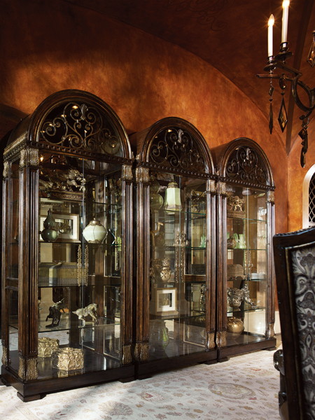 Фото Витрина узкая - стиль Американское наследство - Для гостиной - Купить в Интернет-магазине Фото Витрина узкая - стиль Американское наследство - Для гостиной - Купить в Интернет-магазине