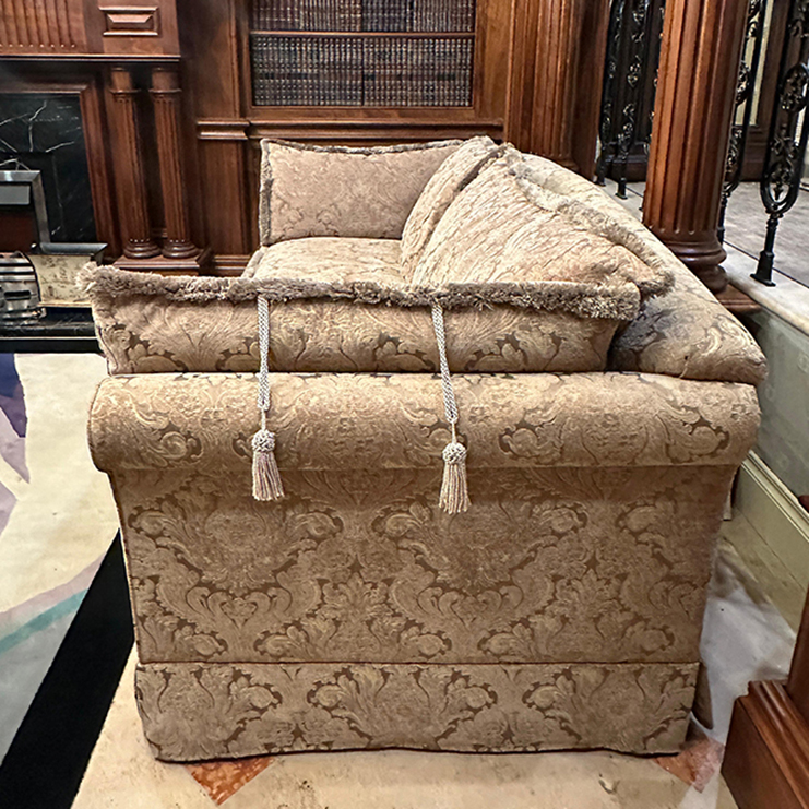 Фото Диван большой - стиль Английская классика - Для гостиной - В наличии - Купить в Интернет-магазине Фото Диван большой - стиль Английская классика - Для гостиной - В наличии - Купить в Интернет-магазине