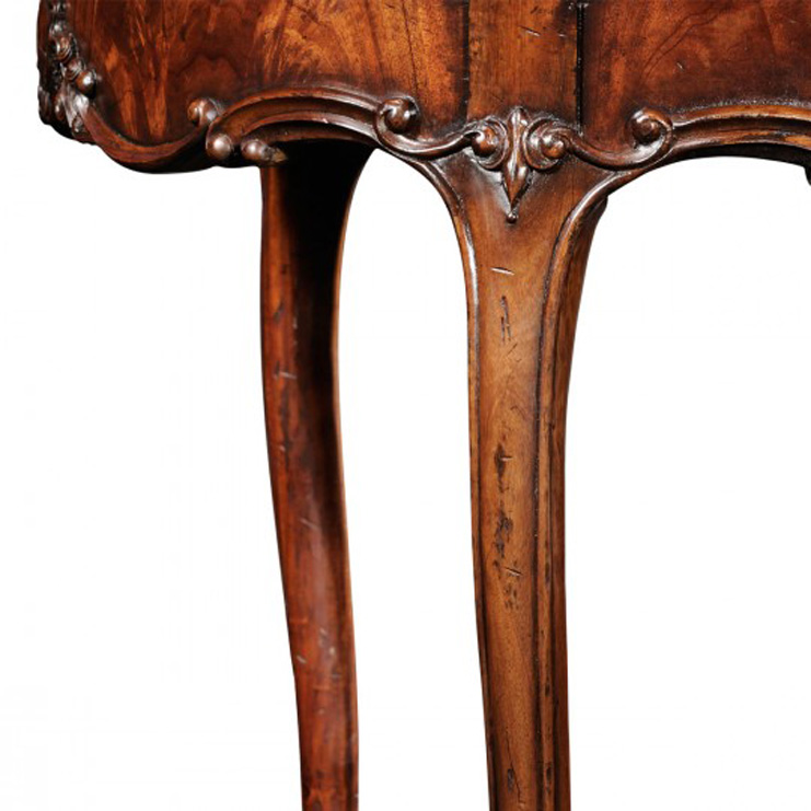 Фото Стол под лампу - стиль Английская классика - Для гостиной - Купить в Интернет-магазине Фото Стол под лампу - стиль Английская классика - Для гостиной - Купить в Интернет-магазине