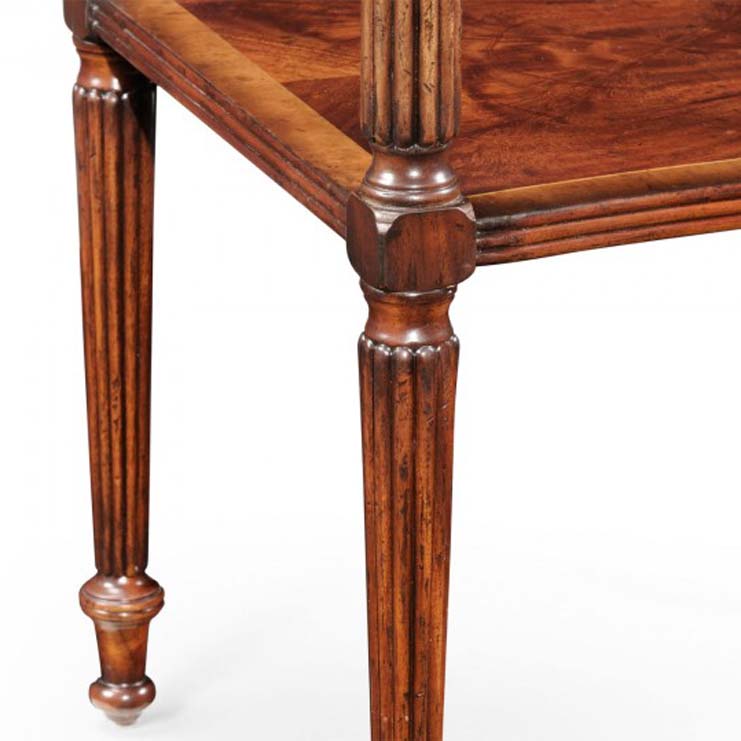 Фото Стол под лампу - стиль Английская классика - Для гостиной - Купить в Интернет-магазине