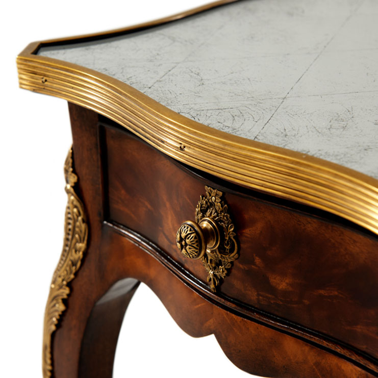 Фото Стол под лампу - стиль Английская классика - Для гостиной - Купить в Интернет-магазине Фото Стол под лампу - стиль Английская классика - Для гостиной - Купить в Интернет-магазине