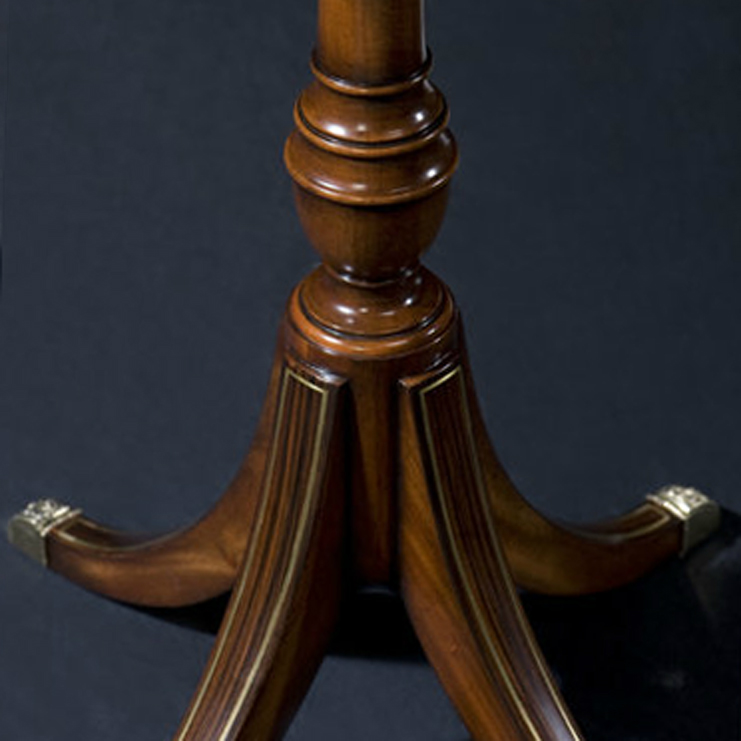 Фото Стол под лампу - стиль Английская классика - Для гостиной - Купить в Интернет-магазине