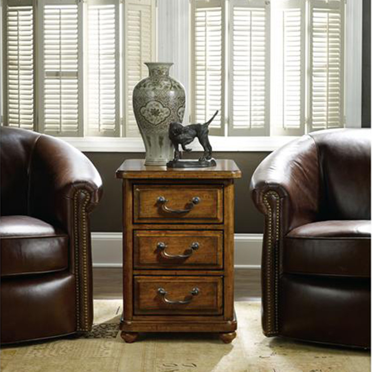 Фото Стол под лампу - стиль Американская классика - Для гостиной - Купить в Интернет-магазине