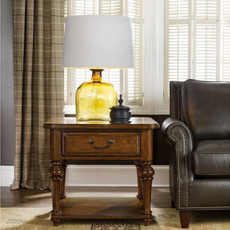 Фото Стол под лампу - стиль Американская классика - Для гостиной - Купить в Интернет-магазине