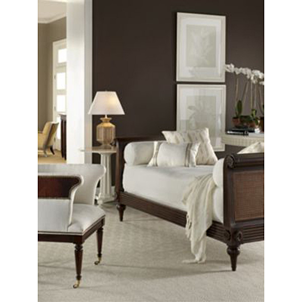 Фото Стол под лампу - стиль Alexa Hampton - Для гостиной - Купить в Интернет-магазине