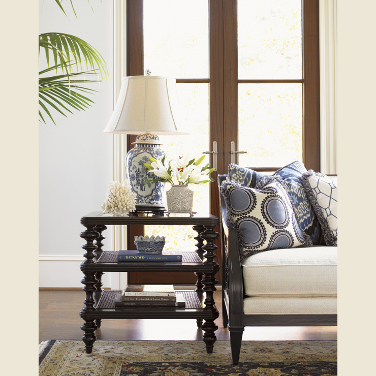 Фото Стол под лампу - стиль Колониальный - Для гостиной - Купить в Интернет-магазине Фото Стол под лампу - стиль Колониальный - Для гостиной - Купить в Интернет-магазине