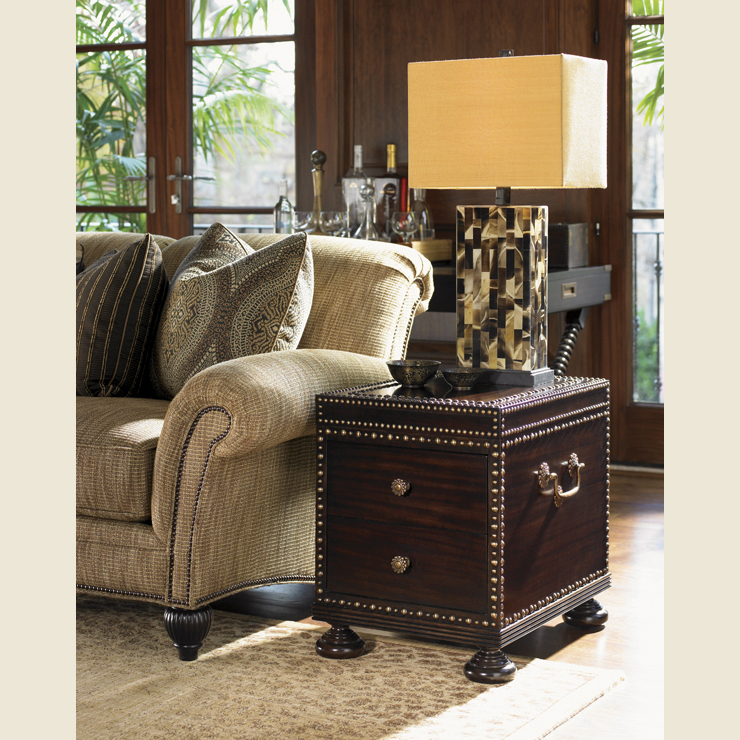 Фото Стол под лампу - стиль Колониальный - Для гостиной - Купить в Интернет-магазине