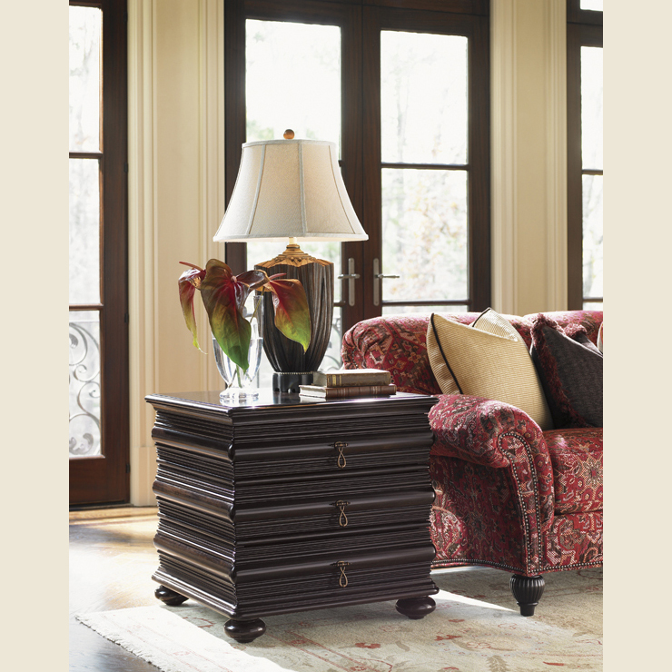 Фото Стол под лампу - стиль Колониальный - Для гостиной - Купить в Интернет-магазине