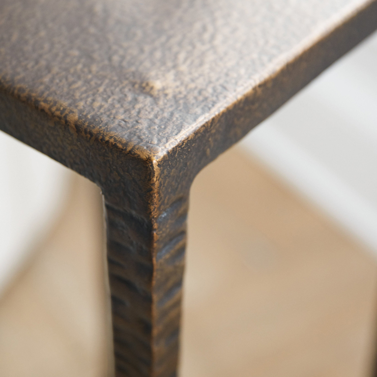 Фото Стол под лампу - стиль American Cottage - Для гостиной - Купить в Интернет-магазине Фото Стол под лампу - стиль American Cottage - Для гостиной - Купить в Интернет-магазине