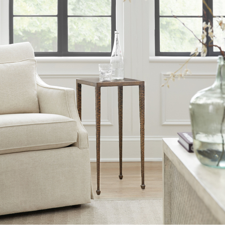 Фото Стол под лампу - стиль American Cottage - Для гостиной - Купить в Интернет-магазине Фото Стол под лампу - стиль American Cottage - Для гостиной - Купить в Интернет-магазине