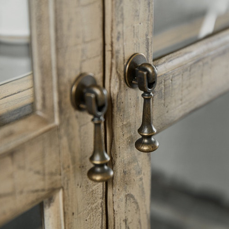 Фото Витрина широкая - стиль Современная классика - Для гостиной - Со стеклянными дверями - Hooker - Сiao Bella - Купить в Интернет-магазине