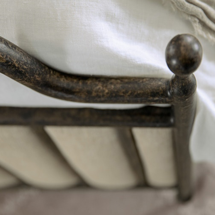 Фото Кровать - стиль Современная классика - Для спальни - Купить в Интернет-магазине