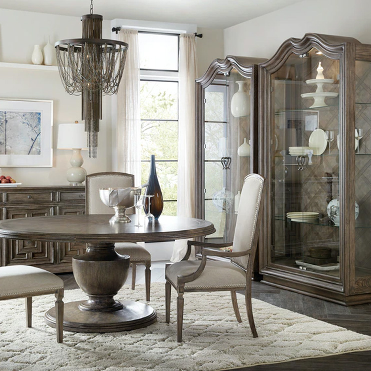 Фото Витрина широкая - стиль Современная классика - Для столовой - Со стеклянными дверями - Hooker - Woodlands - Купить в Интернет-магазине