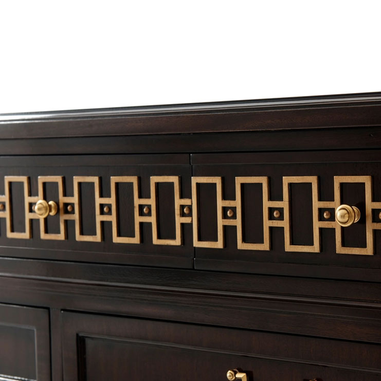 Фото Комод/буфет широкий - стиль Современная классика - Для спальни - Купить в Интернет-магазине