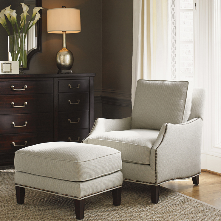 Фото Пуф, банкетка - стиль Transitional - Для гостиной - Купить в Интернет-магазине Фото Пуф, банкетка - стиль Transitional - Для гостиной - Купить в Интернет-магазине