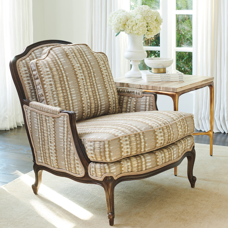 Фото Кресло на деревянной раме - стиль Современная классика - Для гостиной - Купить в Интернет-магазине