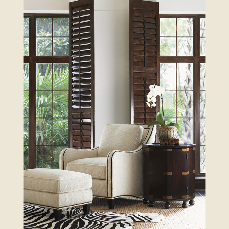 Фото Стол под лампу - стиль Колониальный - Для гостиной - Купить в Интернет-магазине Фото Стол под лампу - стиль Колониальный - Для гостиной - Купить в Интернет-магазине