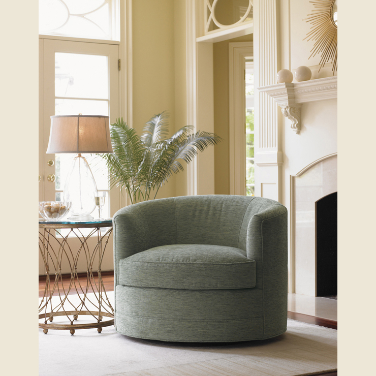 Фото Кресло обитое - стиль Современная классика - Для гостиной - удобное кресло производства США - Lexington - St Tropez - Купить в Интернет-магазине Фото Кресло обитое - стиль Современная классика - Для гостиной - удобное кресло производства США - Lexington - St Tropez - Купить в Интернет-магазине