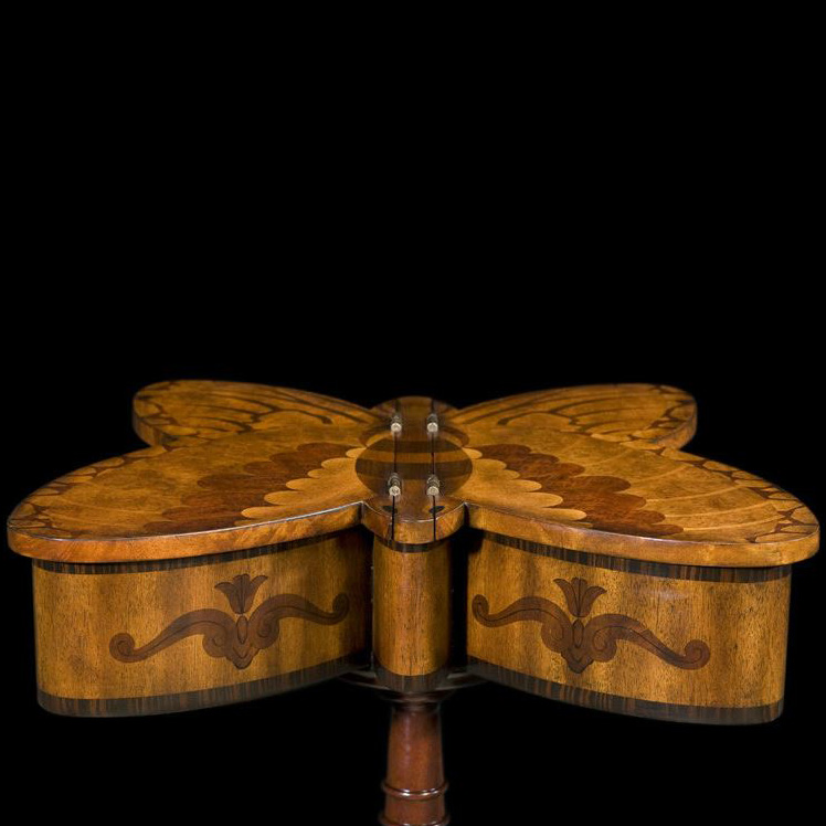 Фото Стол под лампу - стиль Английская классика - Для гостиной - Купить в Интернет-магазине