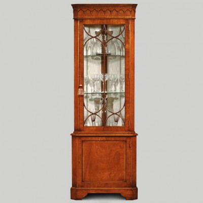 Фото Витрина узкая - стиль Английская классика - Для гостиной - Купить в Интернет-магазине