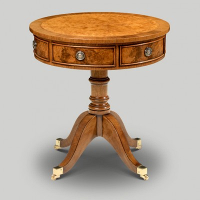 Фото Стол под лампу - стиль Английская классика - Для гостиной - Купить в Интернет-магазине