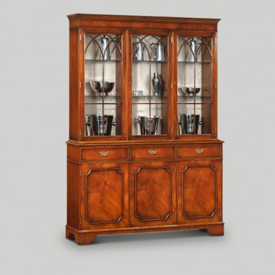 Фото Витрина широкая - стиль Английская классика - Для гостиной - Со стеклянными дверями - Iain James - James mahogany - Купить в Интернет-магазине