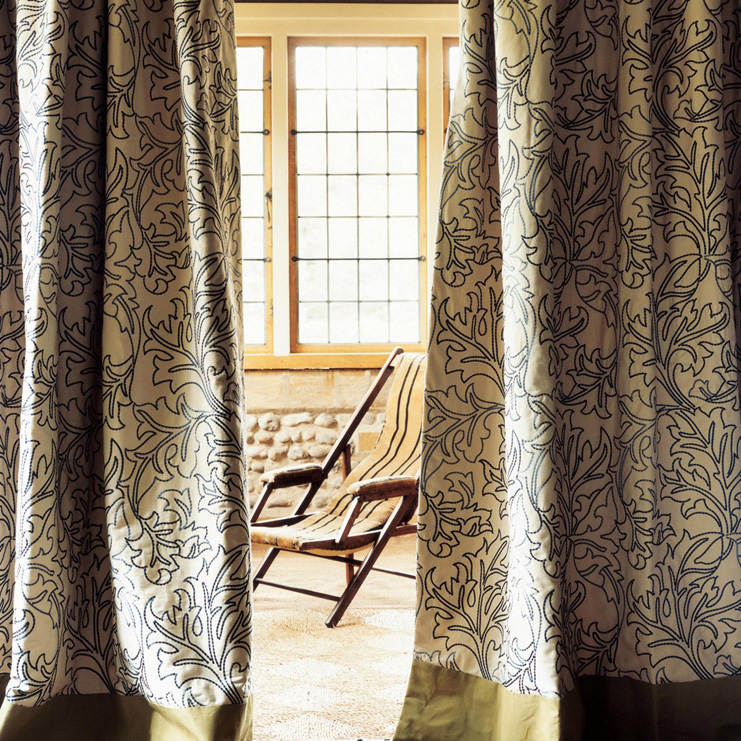 Фото Ткань портьерная с рисунком - Орнамент - стиль Английский - Светло-серый - Купить в Интернет-магазине