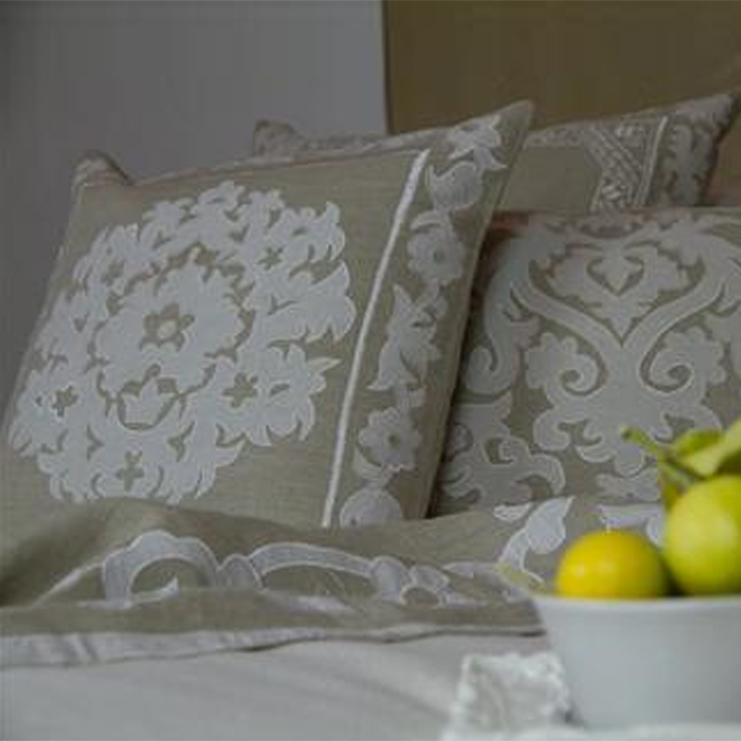 Фото Подушка декоративная - стиль Английский - Бежевая - Купить в Интернет-магазине