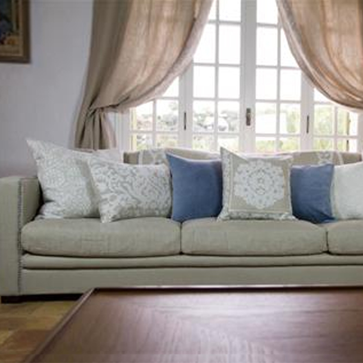 Фото Подушка декоративная - стиль Английский - Бежевая - Купить в Интернет-магазине