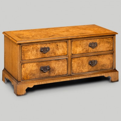 Фото ТВ консоль - стиль Английская классика - Для комната развлеченья - Купить в Интернет-магазине